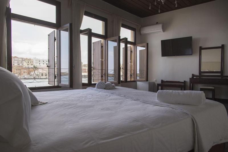 Captain Vasilis Otel 4*